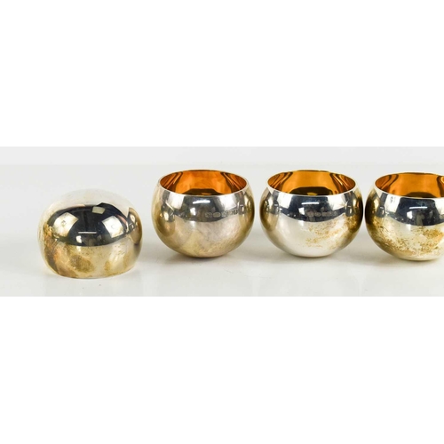 116 - Barry Thomas, four silver tumblers, with gilded interiors, London 2004, each 3.3toz, 13.2toz total. ... 