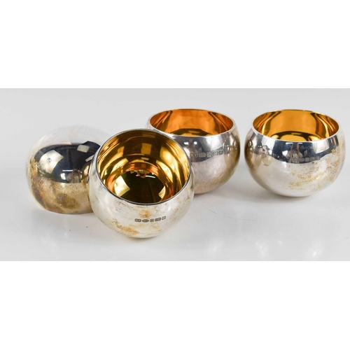 116 - Barry Thomas, four silver tumblers, with gilded interiors, London 2004, each 3.3toz, 13.2toz total. ... 