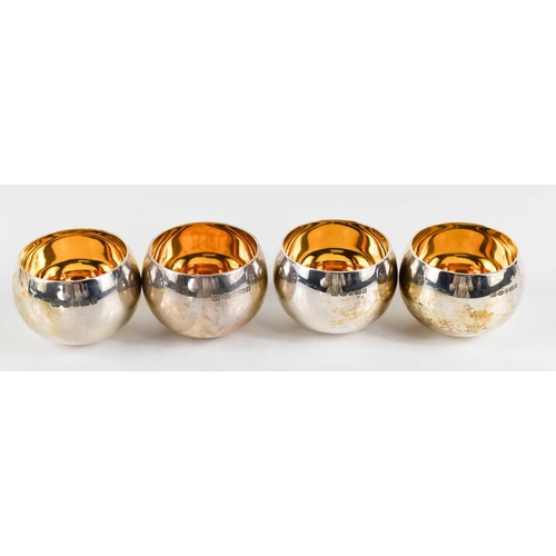 116 - Barry Thomas, four silver tumblers, with gilded interiors, London 2004, each 3.3toz, 13.2toz total. ... 