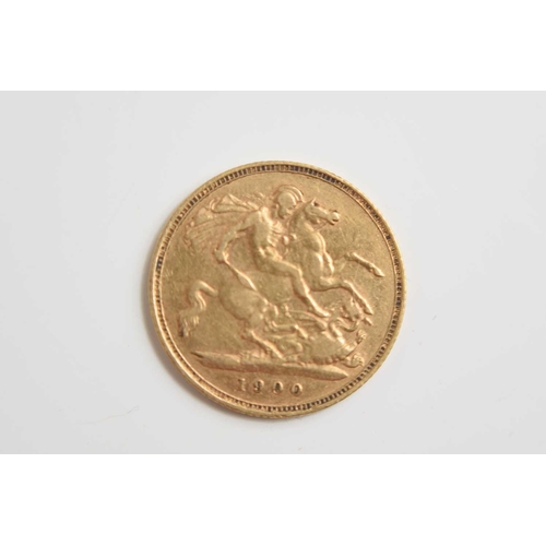 267 - A Queen Victoria gold half sovereign dated 1900.