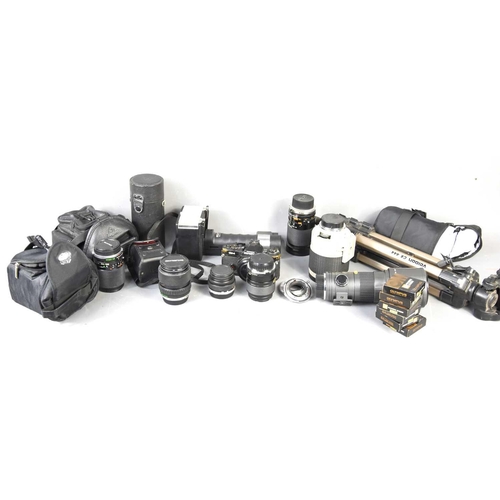 302 - An Olympus OM4 35mm camera with various lenses to include Sigma Telephoto 600mm lens, a Sigma 400 te... 