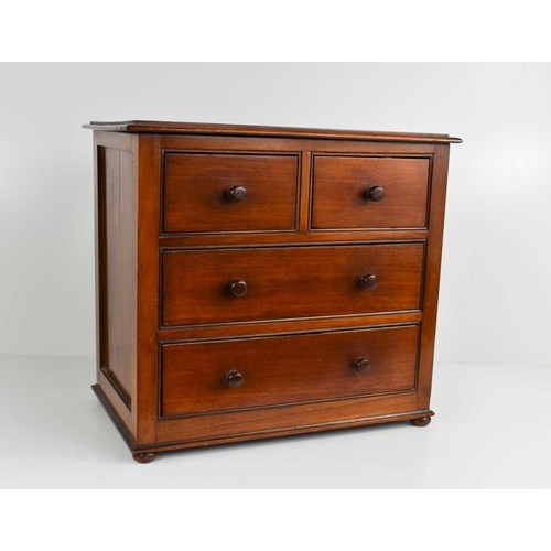 580 - A 19th century mahogany apprentice pieec chest of drawers with two short over two long drawers, 30 b... 