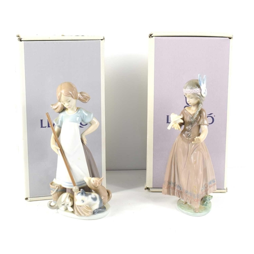 159 - Two boxed Lladro figurines Playful Kittens 05232 and American Love 06153.