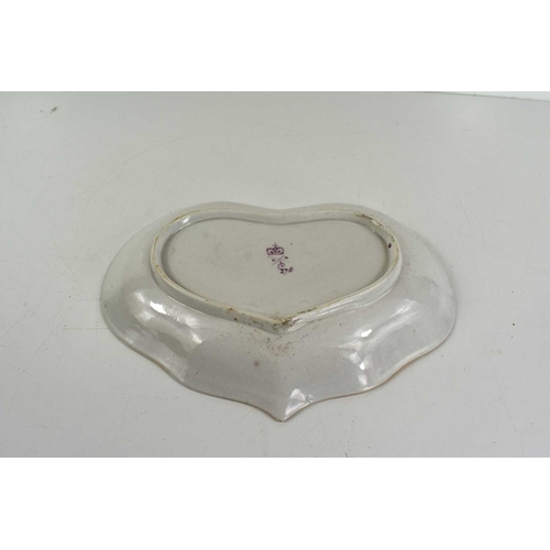 202 - An early 19th century Derby porcelain sweetheart dish or trinket tray, of heart shaped form, with fo... 