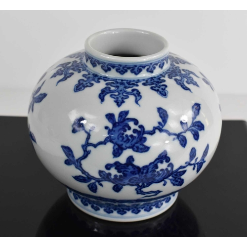 291 - A Chinese blue and white porcelain jar from the yongzheng period, underglaze blue period mark within... 