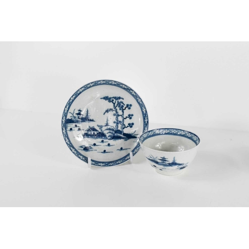 77 - Three late 18th / early 19th century blue and white tea bowls & saucers, a Worcester example painted... 