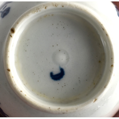 53 - Three 18th century blue and white Worcester coffee cans and saucers, one depicting Chinese figures, ... 