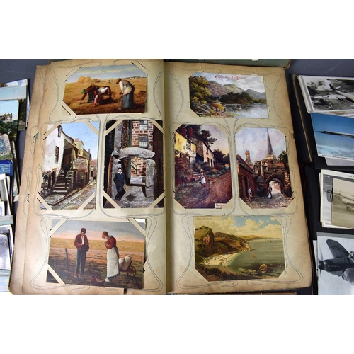 61 - A collection of vintage postcards, many early 20th century pre WWI, contained in two albums and some... 