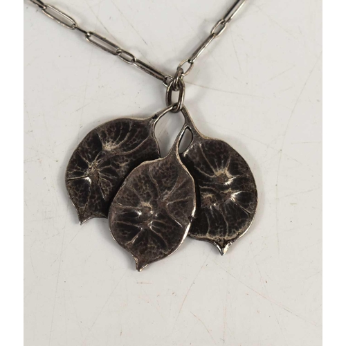 105 - Edouard Aimé Arnould: an Art Nouveau silver necklace, cast in the form of leaves and suspended on a ... 