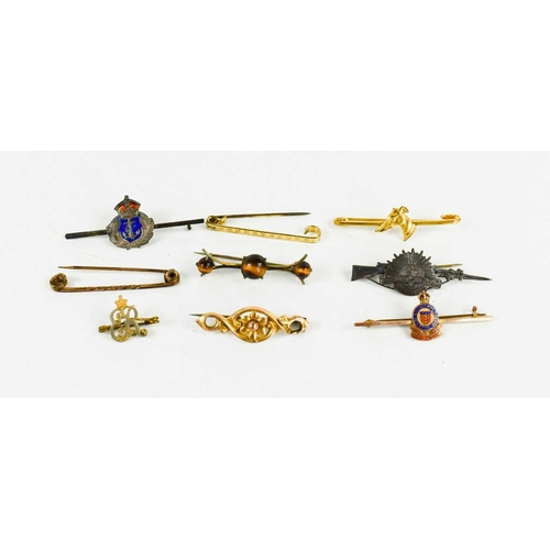 20 - A 9ct gold and enamel Royal Army Ordnance Core tie pin 3g, 9ct gold sweetheart brooch 1.44g, togethe... 