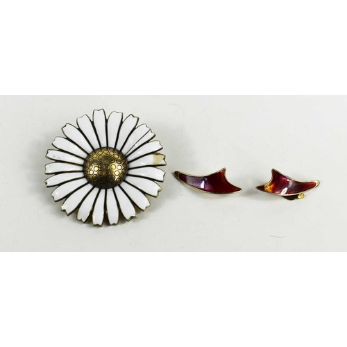 38 - A Danish silver daisy brooch, designed by Anton Michelsen, marked to the back AM above Stirling, Den... 