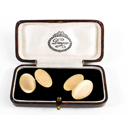 39 - A pair of 9ct gold oval chain link cufflinks, with engine turned decoration to the ovals, each oval ... 