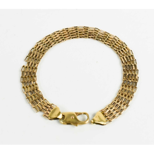 55 - A 9ct gold gate link bracelet, 18cm long, 5.8g.