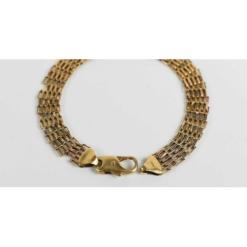 55 - A 9ct gold gate link bracelet, 18cm long, 5.8g.