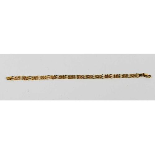 60 - A 9ct gold flat chain link bracelet, comprising two strands with five reeded links, with crab claw c... 