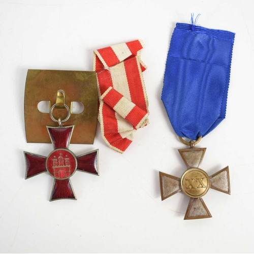 17 - A German WWI Hamburg Hanseatic Cross medal together with a German / Prussian 20 year Long Service Cr... 