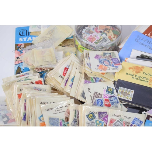 259 - A large quantity of GB and worldwide stamps and First Day Covers to include various Post Ofiice mint... 