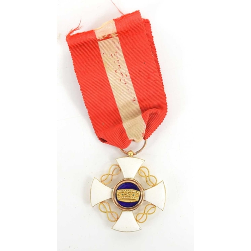 28 - An Italy Order of the Crown medal, Knight, gold and enamel decoration.