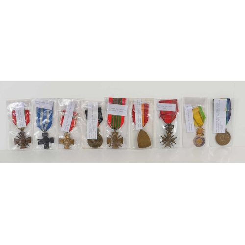 31 - A group of medals to include a WWI Belgium Victory Medal, French Military Valour Cross, Croix De Gue... 