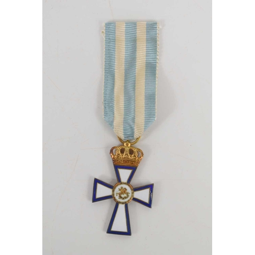 36 - A Cross of Valour medal, Greece, gold cross 1st class.