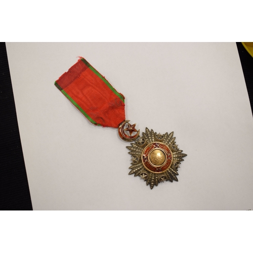 48 - Ottoman Empire, Order of the Medjidieh medal including Star and Crescent suspension together with a ... 