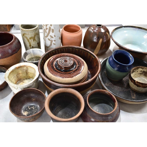 49 - Keith Maplestone (20th century): a selection of Studio pottery, all initialled KM, to include bowls,... 