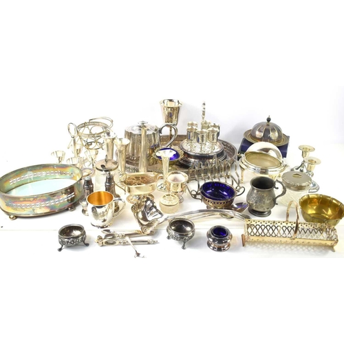 122 - A group of metalware to include silver plated tray, pewter tankard, cruet set, dressing table jats, ... 