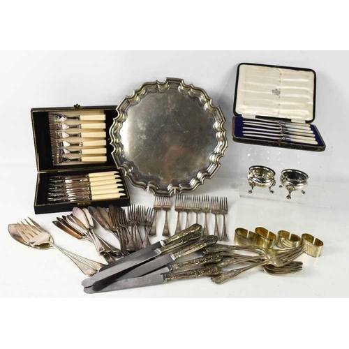 124 - A group of silver plateware to include a cased set of mother of pearl handled butter knives, flatwar... 
