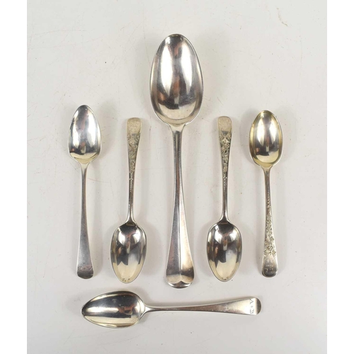 132 - A group of silver spoons to include a Georgian silver tablespoon, 5.5toz.