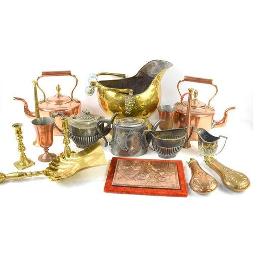158 - A quantity of metalware to include copper kettles, copper powder flasks, brass coal scuttle, silver ... 