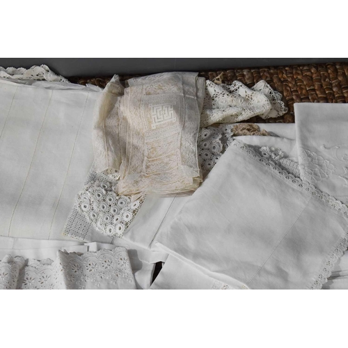 179 - A large quantity of damask and crochet edged table linens, including cloths, napkins, and small lace... 