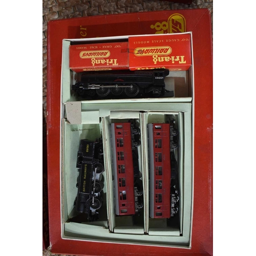 290 - A vintage Triang No.4 passenger train set with an additional locomotive together with a Triang No1 p... 