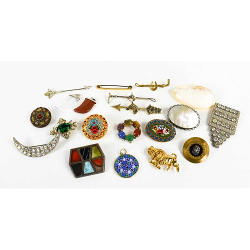 79 - A selection of jewellery to include micromosaic brooches, a novelty button, a millefiori and gilt me... 