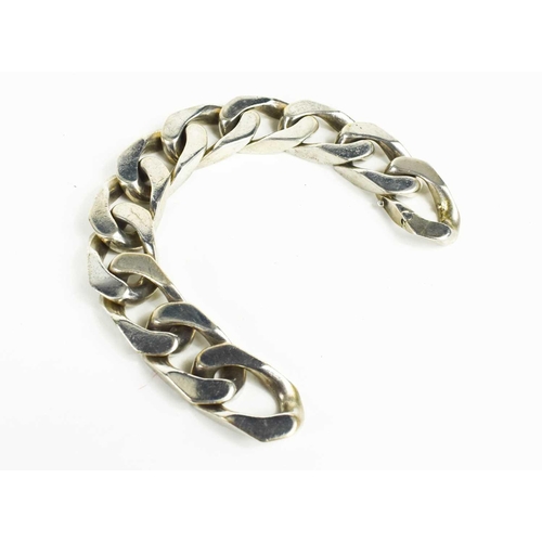 84 - A heavy silver chain box link bracelet, one link having integral clasp, 4.7toz.