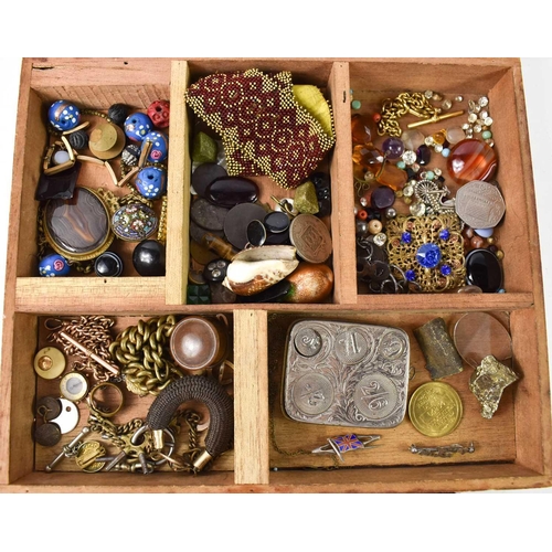 86 - A selection of jewellery and collectables, to include coin holder, silver badges, pocket watch chain... 