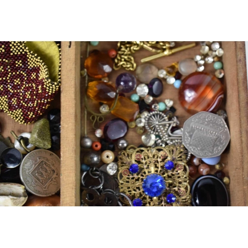86 - A selection of jewellery and collectables, to include coin holder, silver badges, pocket watch chain... 