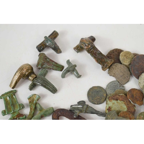 302 - A collection of Roman coins, lead steelyard weights and a group of Roman brooches to include a compl... 