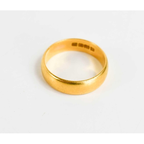 131 - A 22ct gold wedding band, size P/Q, 5.8g.