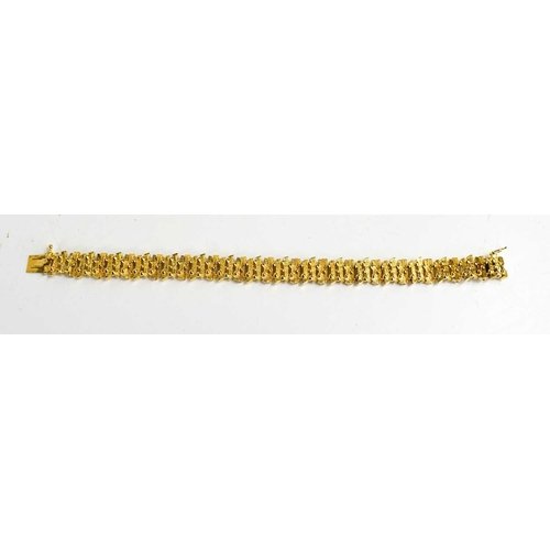 16 - A 9ct gold bracelet, composed of modernist links, with safety clasp, 20g.