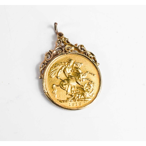 173 - A gold full sovereign, in a 9ct gold pendant mount, dated 1912, 9.6g.