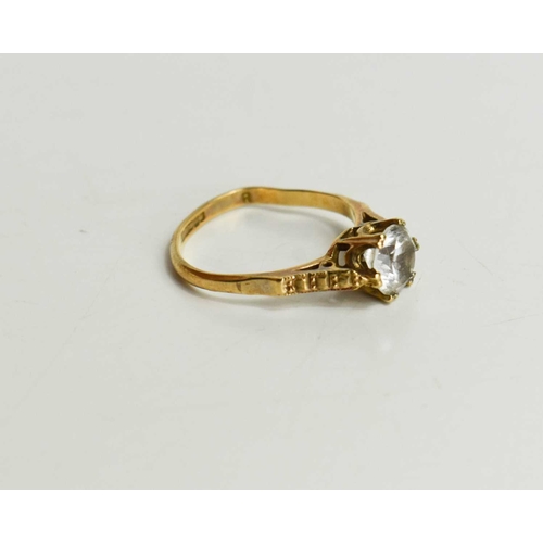 36 - A 9ct gold and paste set ring, size K, 1.9g.