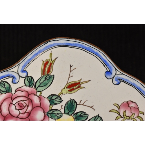 125 - A Chinese enamel metalware box, deocrated with flowers, the sides with yellow ground, 11cm long.