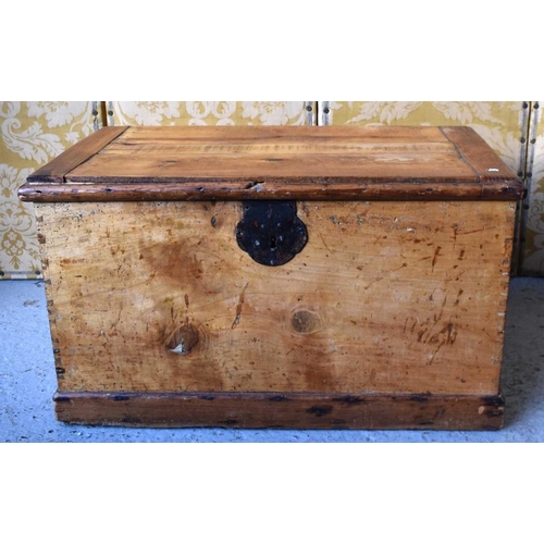 452 - A pine blanket chest.