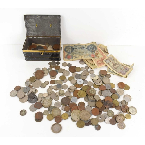 129 - A group of GB and worldwide coinage, some silver, together with a quantity of banknotes.