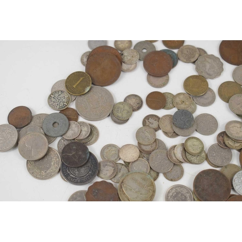 129 - A group of GB and worldwide coinage, some silver, together with a quantity of banknotes.