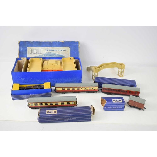 3 - A group of Hornby Dublo, comprising a tank locomotive, number 31017, in original box, an Art Deco D1... 