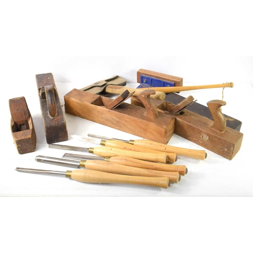 585 - A group of treen & tools to include hand planes, chisel, sharpening block and table clamp.