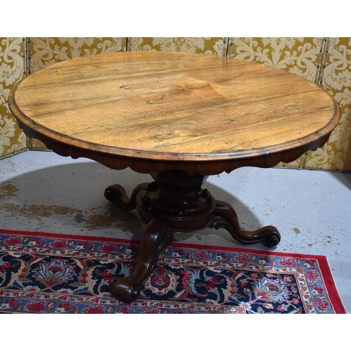 662 - A fine 19th century rosewood centre table, the circular top having a shaped apron, the base with cen... 