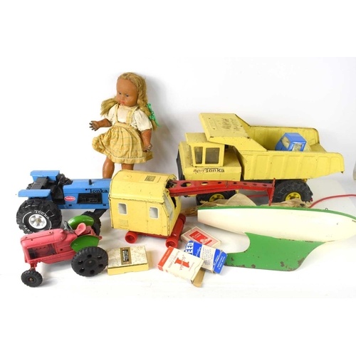 69 - A group of vintage toys to include a Tonka truck, Northern Star sailing boat, Joustra tin plate cran... 