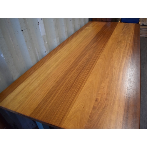 655 - A large oak dining table raised on square legs, manufactured (made-to-measure) by Jamie Everett at N... 